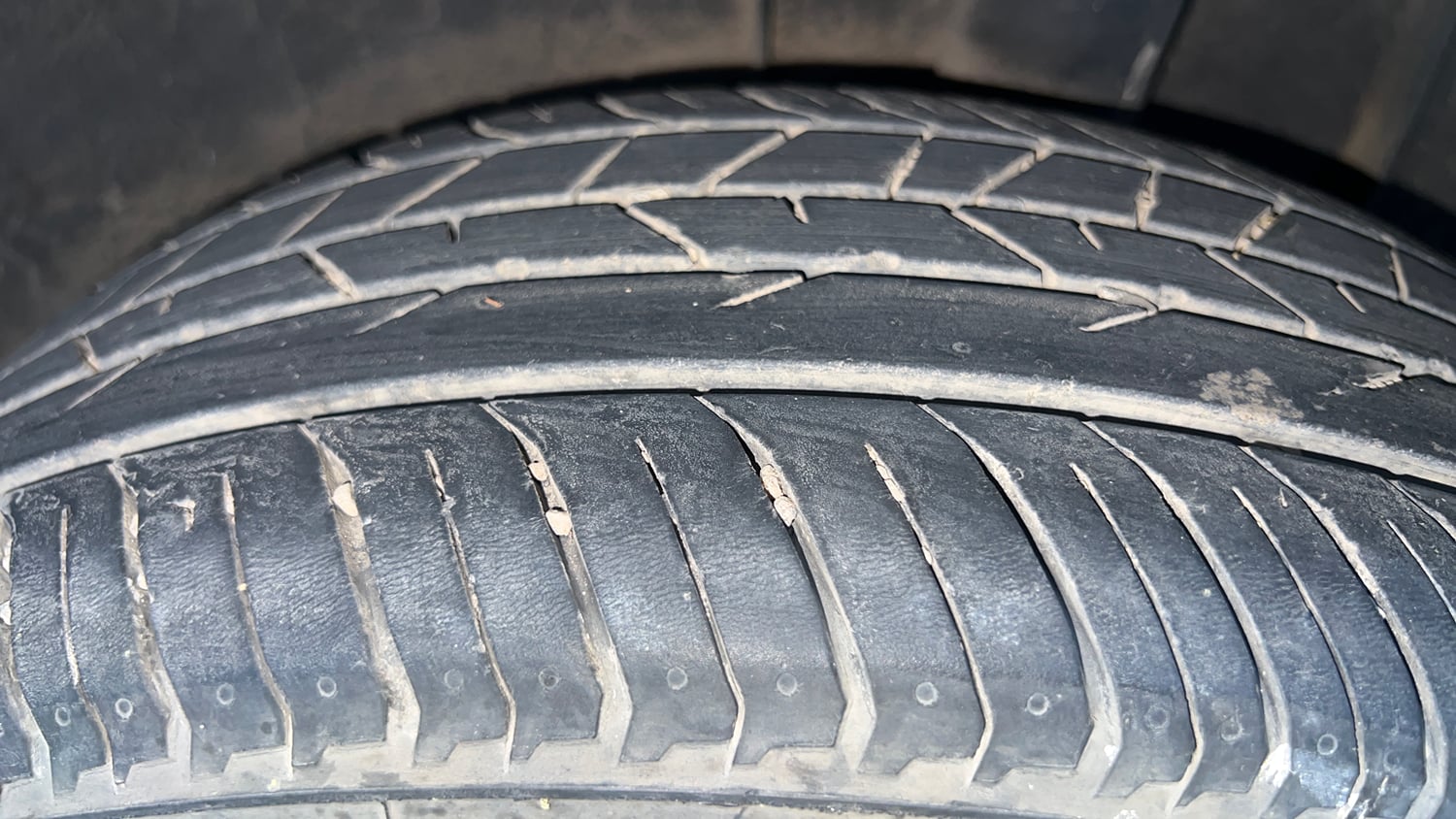 Used 2022 Nissan Magnite XV Petrol Manual tyres LEFT REAR TYRE TREAD VIEW