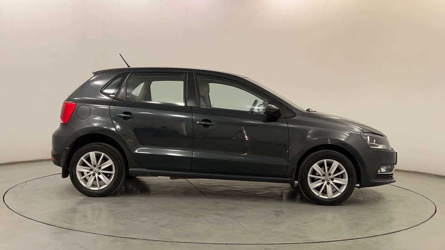 Used 2016 Volkswagen Polo Highline1.2L (P) Petrol Manual exterior RIGHT SIDE VIEW