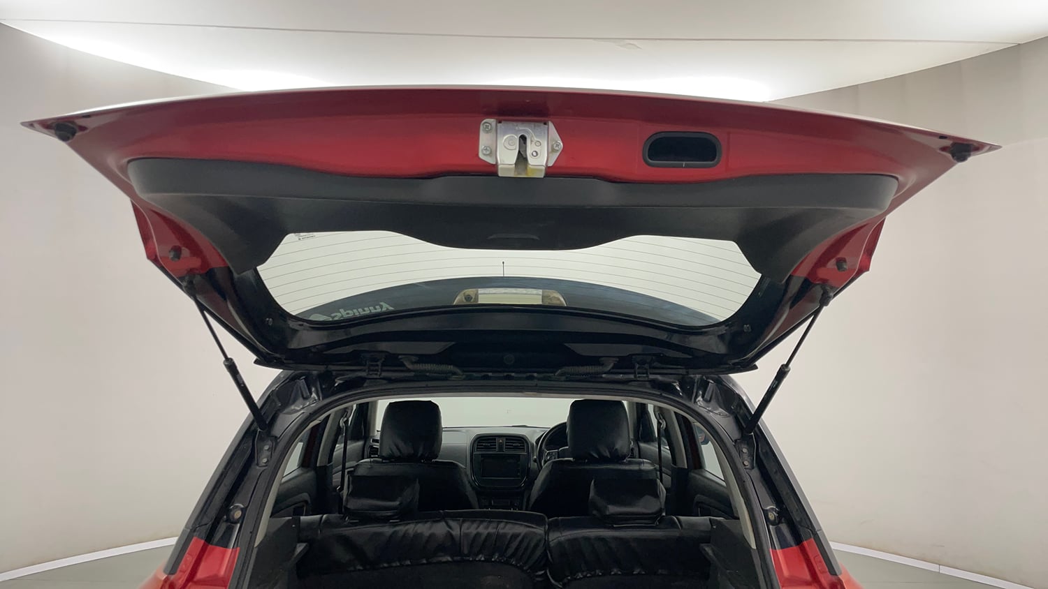 Used 2017 Maruti Suzuki Vitara Brezza ZDi+ Dual Tone Diesel Manual interior DICKY DOOR OPEN VIEW