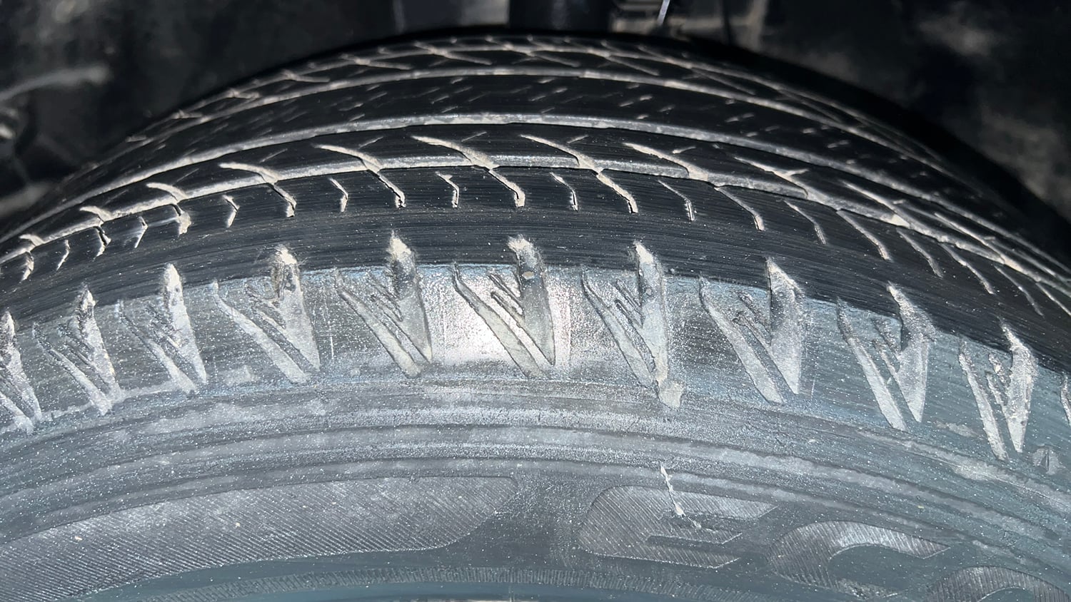 Used 2022 Tata Safari XTA Plus Diesel Automatic tyres LEFT FRONT TYRE TREAD VIEW
