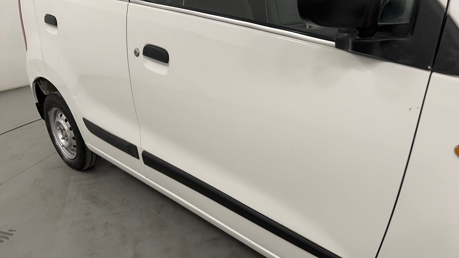 Used 2012 Maruti Suzuki Wagon R LXi Petrol Manual dents MINOR SCRATCH