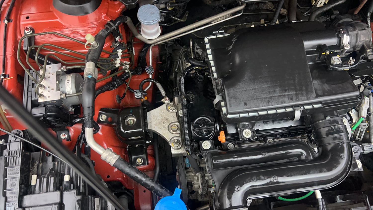 Used 2023 Maruti Suzuki Brezza Zxi Dual Tone Petrol Manual engine ENGINE RIGHT SIDE VIEW