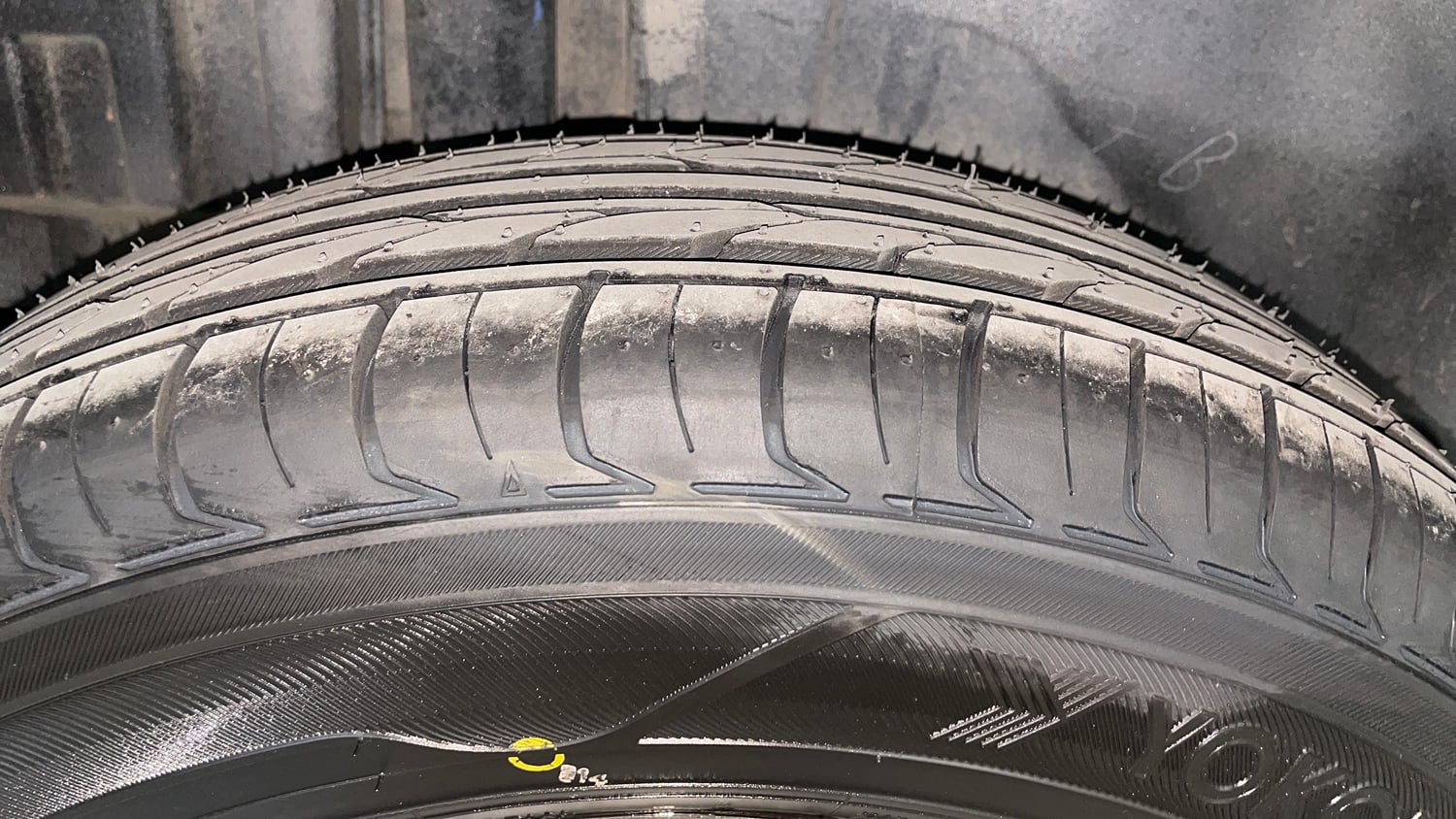 Used 2012 Maruti Suzuki Swift VXi Petrol Manual tyres RIGHT REAR TYRE TREAD VIEW