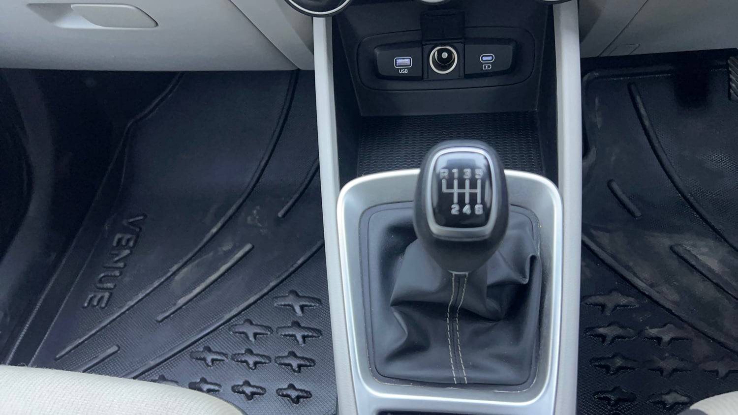 Used 2022 Hyundai Venue S(O) 1.0 Turbo iMT Petrol Manual interior GEAR  KNOB VIEW
