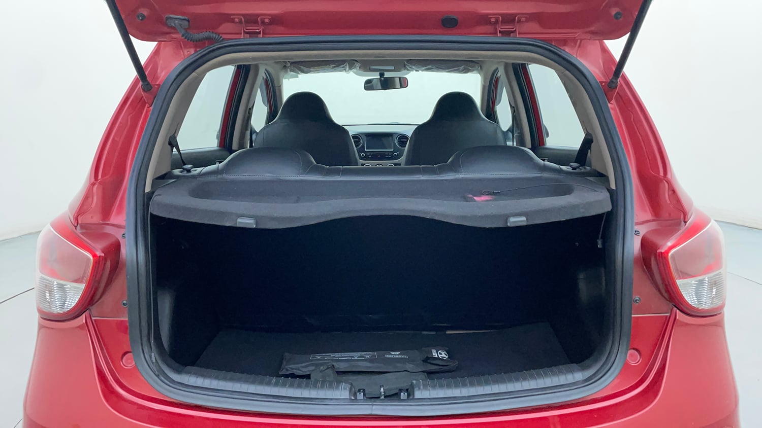 Used 2019 Hyundai Grand i10 Sportz 1.2 Kappa VTVT Petrol Manual interior DICKY INSIDE VIEW