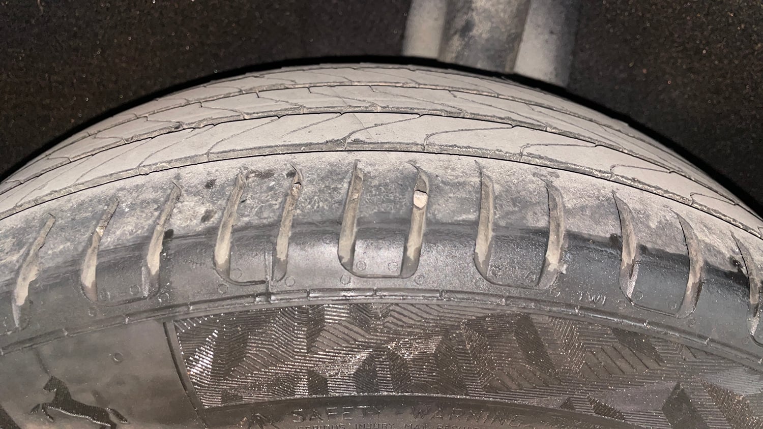 Used 2016 Maruti Suzuki Baleno Alpha 1.2 Petrol Manual tyres LEFT REAR TYRE TREAD VIEW