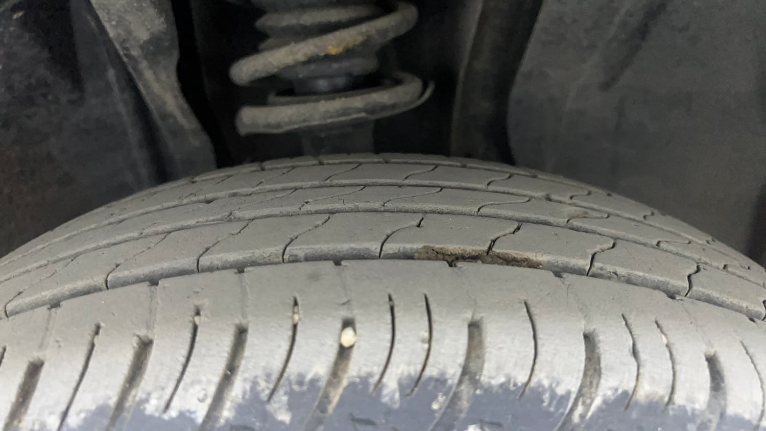 Used 2023 Nissan Magnite XL Petrol Manual tyres RIGHT FRONT TYRE TREAD VIEW