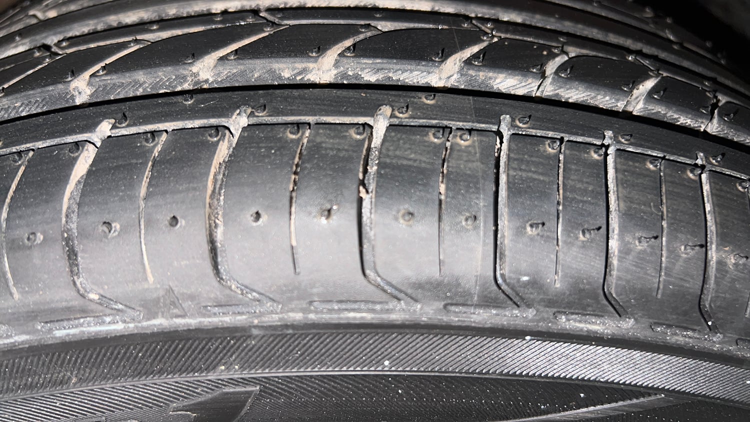 Used 2021 Maruti Suzuki Ciaz Alpha 1.5 AT Petrol Automatic tyres RIGHT FRONT TYRE TREAD VIEW