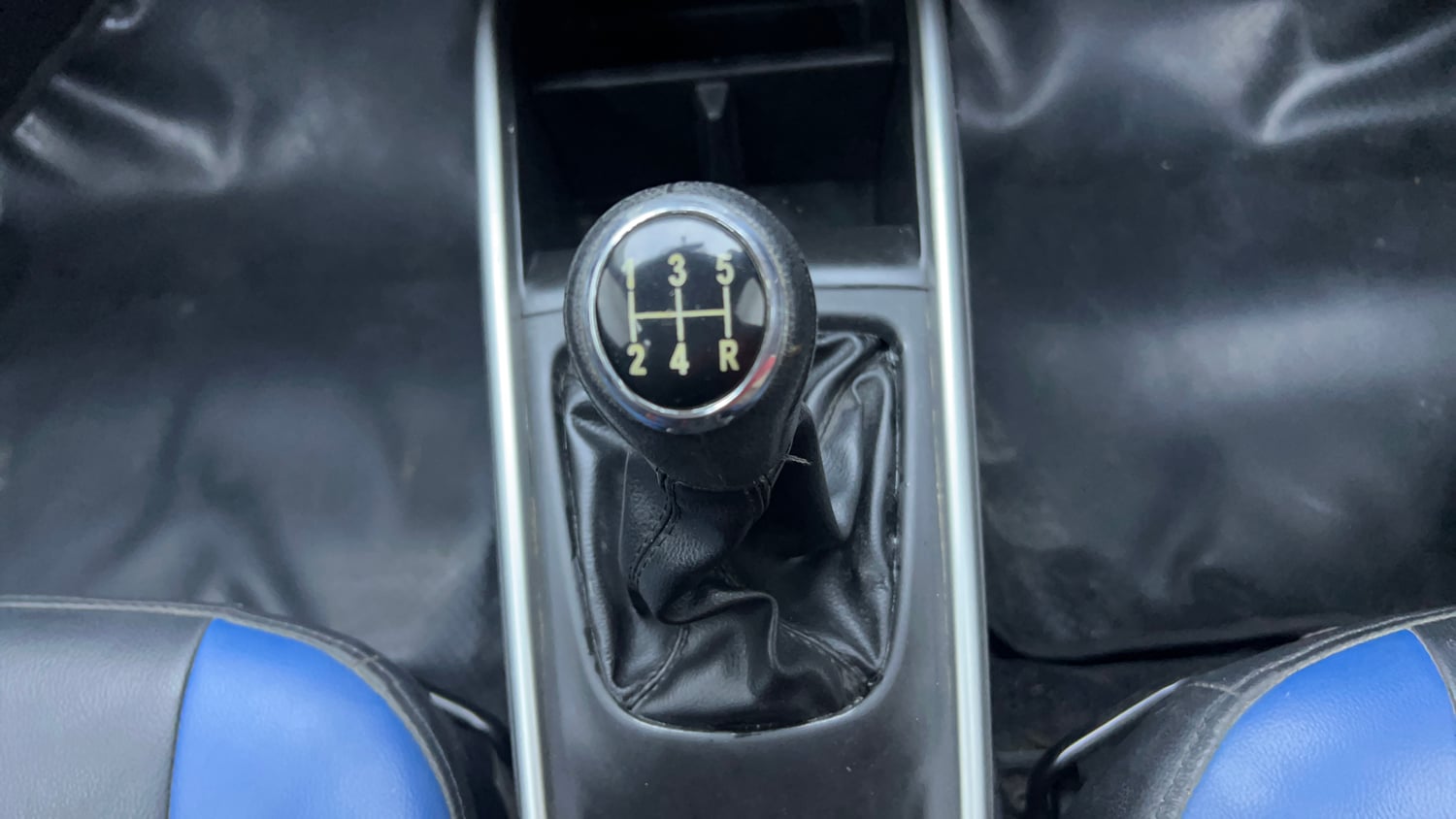 Used 2017 Maruti Suzuki Baleno Delta 1.2 Petrol Manual interior GEAR  KNOB VIEW
