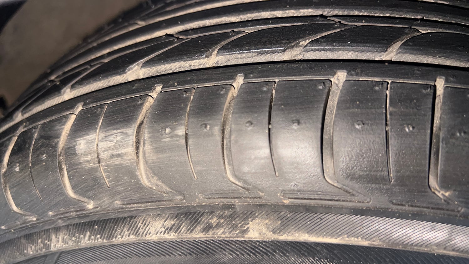 Used 2019 Hyundai Grand i10 Magna 1.2 Kappa VTVT Petrol Manual tyres RIGHT FRONT TYRE TREAD VIEW
