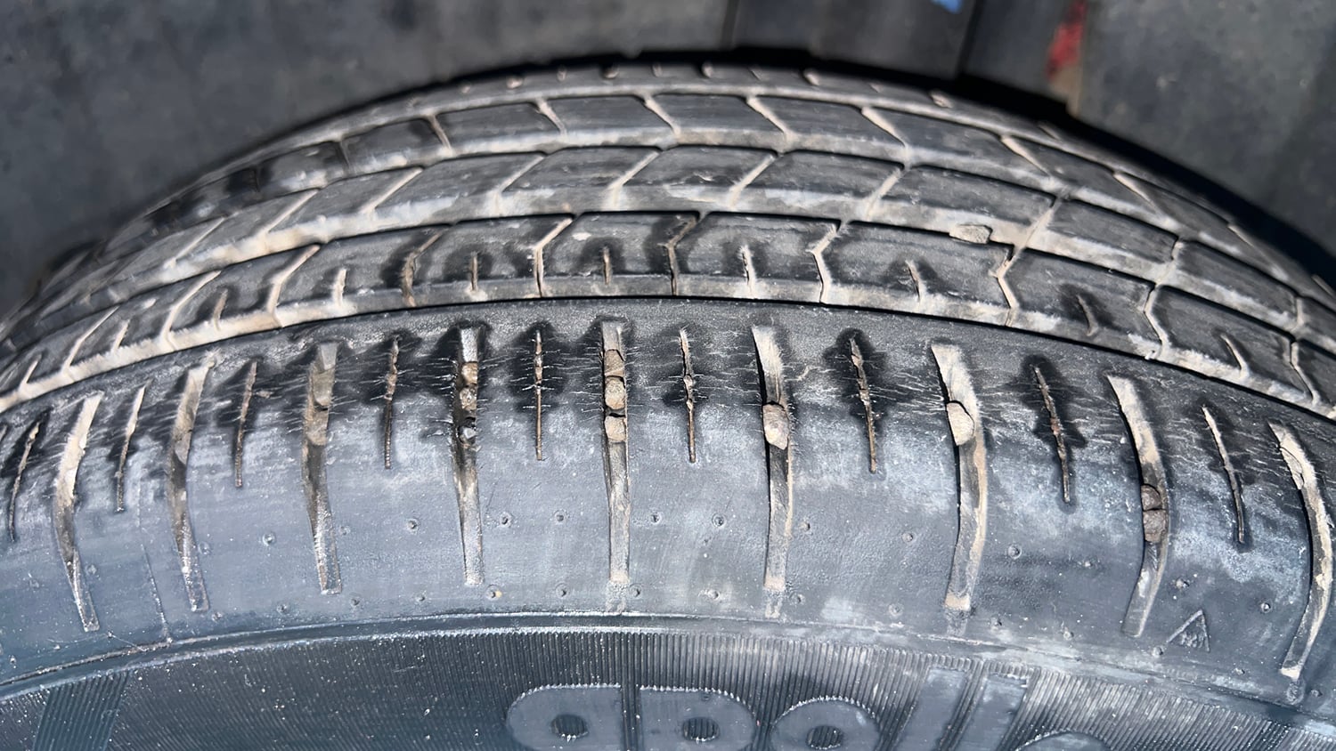 Used 2022 Toyota Glanza V Petrol Manual tyres LEFT REAR TYRE TREAD VIEW