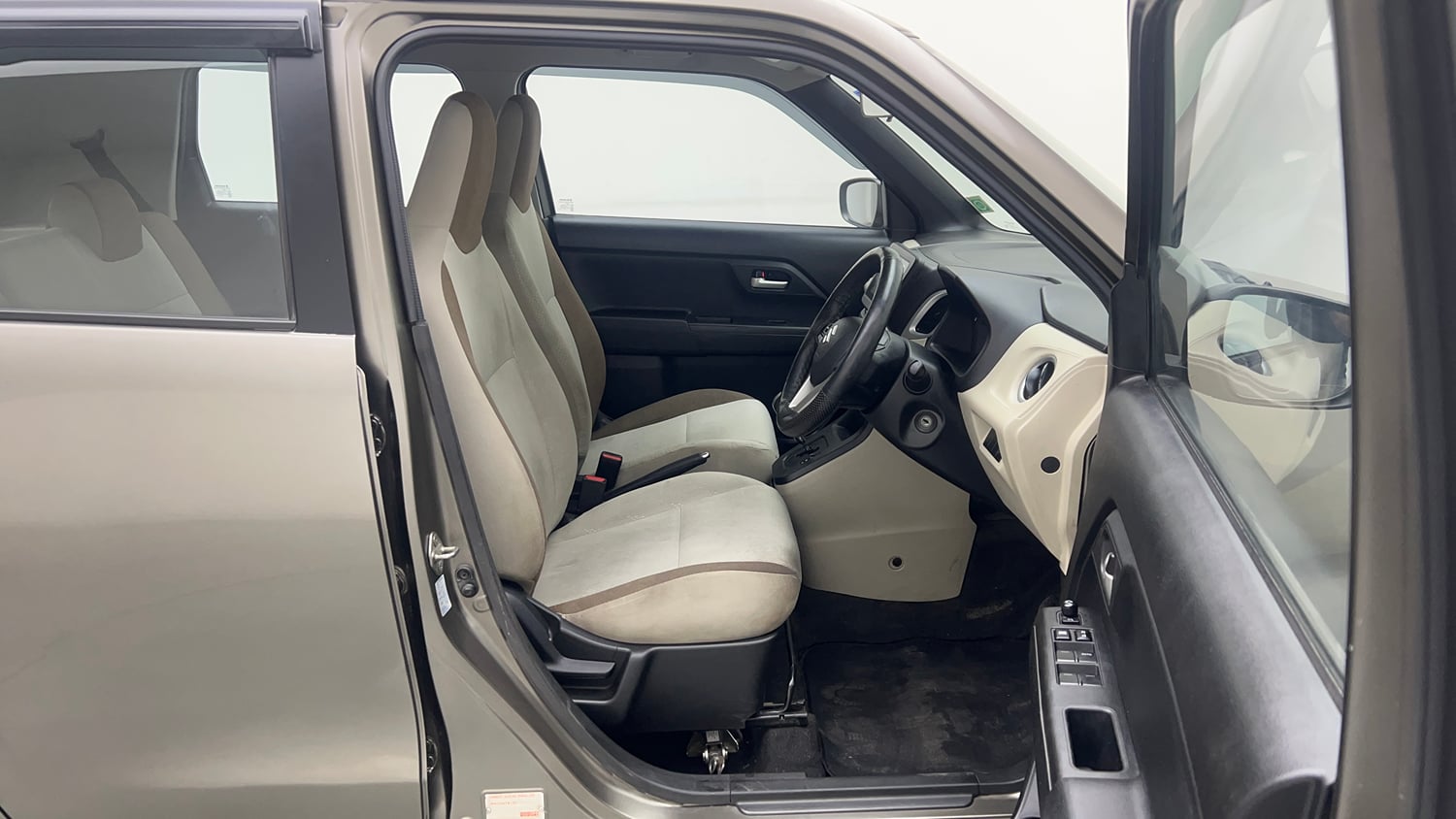 Used 2019 Maruti Suzuki Wagon R ZXi 1.2 AMT Petrol Automatic interior RIGHT SIDE FRONT DOOR CABIN VIEW