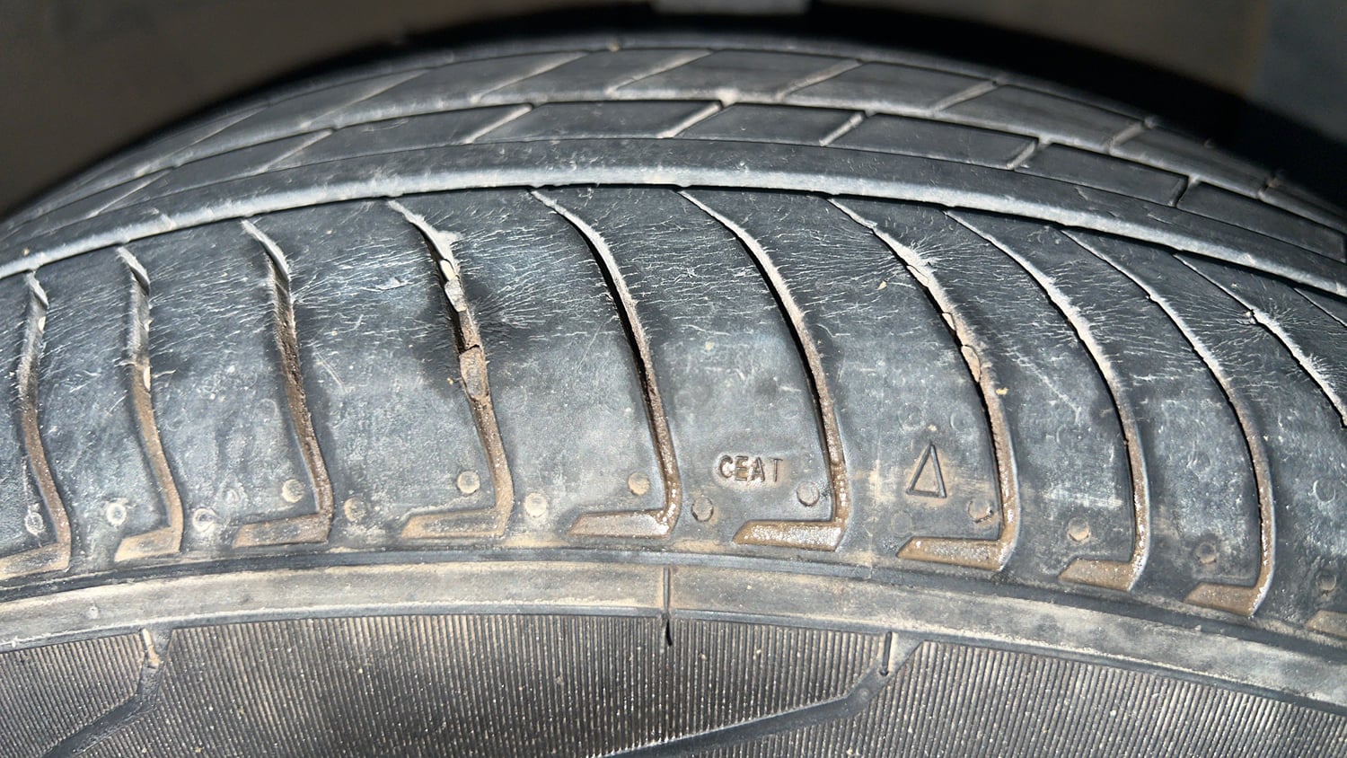 Used 2023 Hyundai Exter SX 1.2 AMT Petrol Automatic tyres RIGHT FRONT TYRE TREAD VIEW