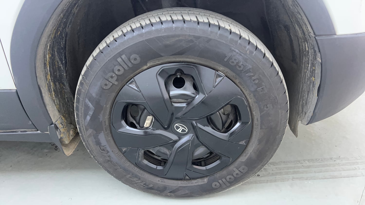 Used 2024 Tata Punch Adventure Rhythm Pack MT Petrol Manual tyres RIGHT FRONT TYRE RIM VIEW