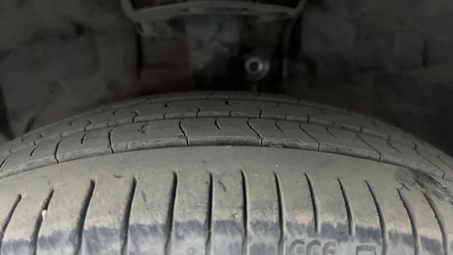 Used 2016 Ford Figo Aspire Titanium1.5 TDCi Diesel Manual tyres LEFT FRONT TYRE TREAD VIEW