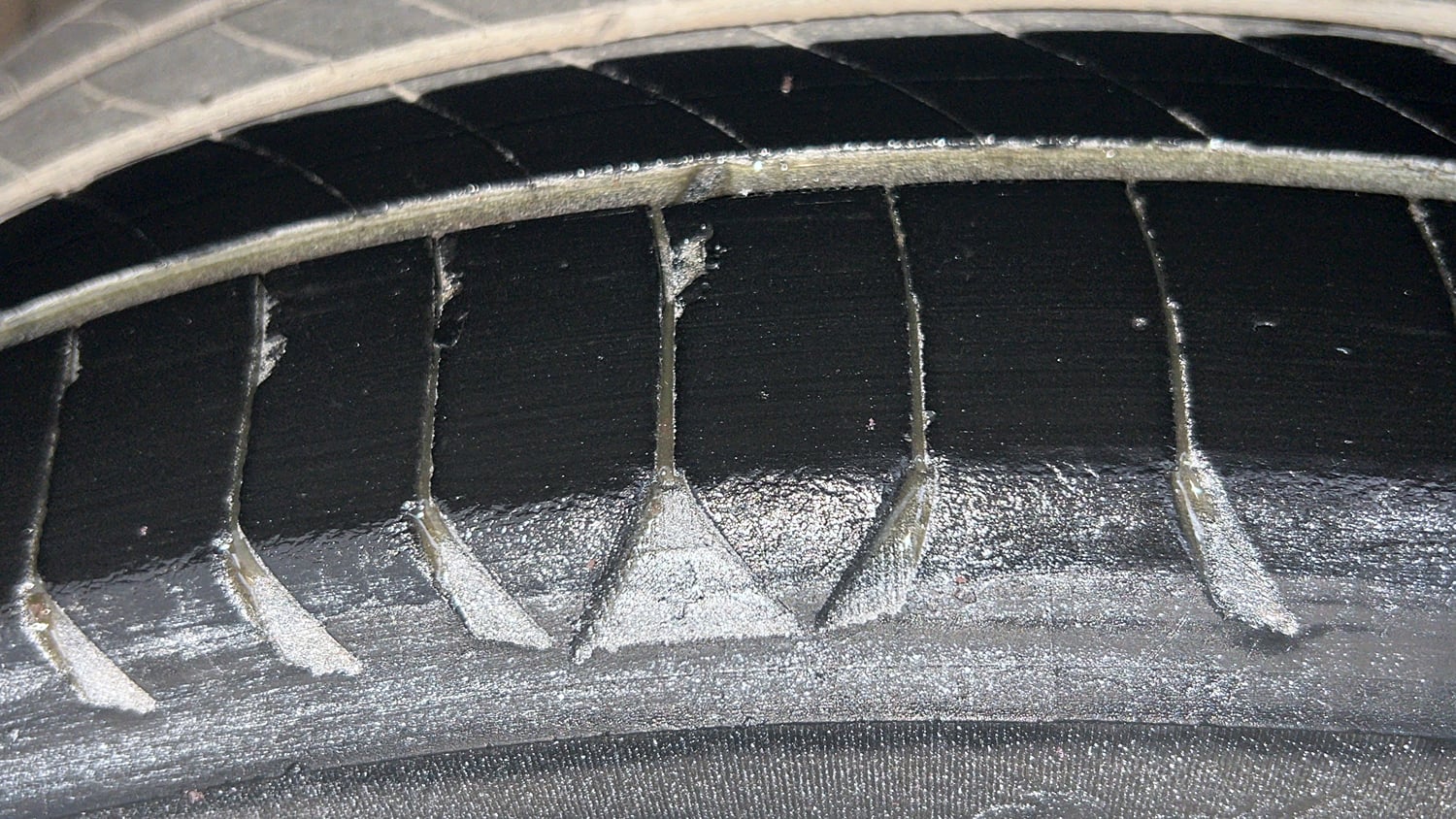 Used 2016 Maruti Suzuki Ciaz ZXi Petrol Manual tyres LEFT FRONT TYRE TREAD VIEW