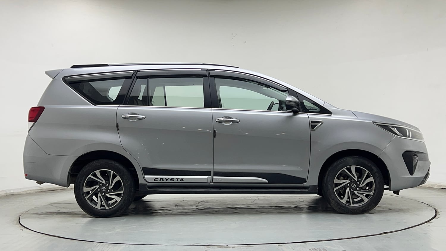 Used 2022 Toyota Innova Crysta VX 2.7 7 STR Petrol Manual exterior RIGHT SIDE VIEW
