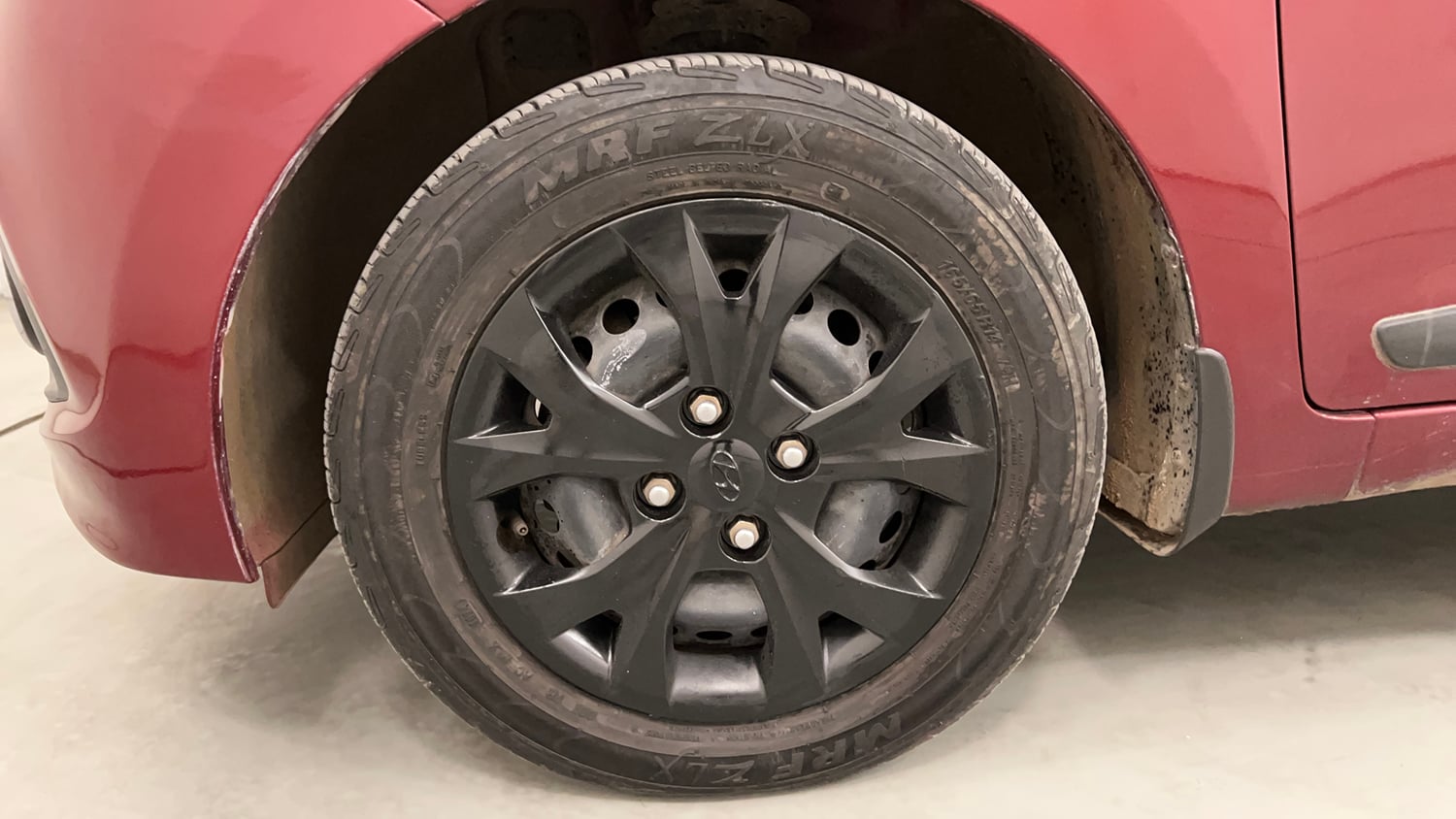 Used 2016 Hyundai Grand i10 Sportz 1.2 Kappa VTVT Petrol Manual tyres LEFT FRONT TYRE RIM VIEW