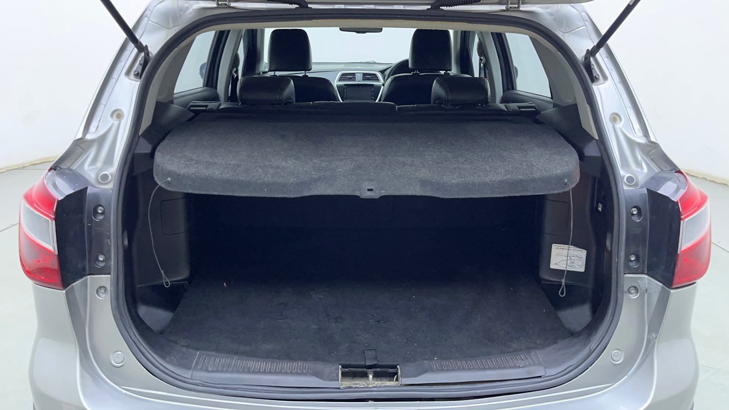 Used 2017 Maruti Suzuki S-Cross Alpha 1.6 Diesel Manual interior DICKY INSIDE VIEW