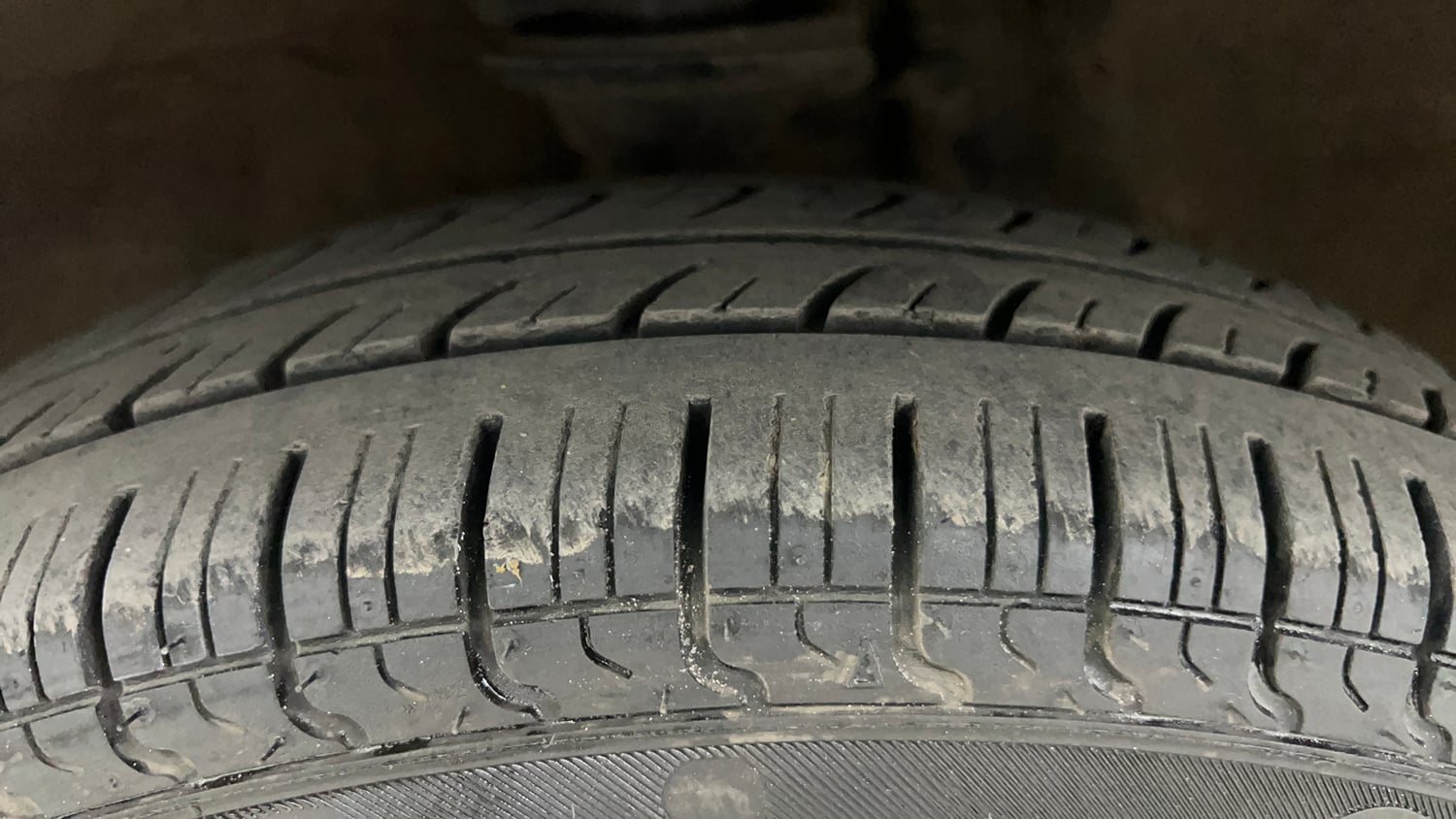 Used 2014 Maruti Suzuki Alto 800 Lxi CNG Cng Manual tyres LEFT FRONT TYRE TREAD VIEW