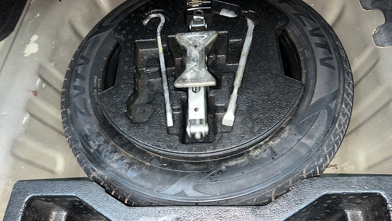 Used 2018 Maruti Suzuki Ciaz S 1.4 MT Petrol Manual tyres SPARE TYRE VIEW