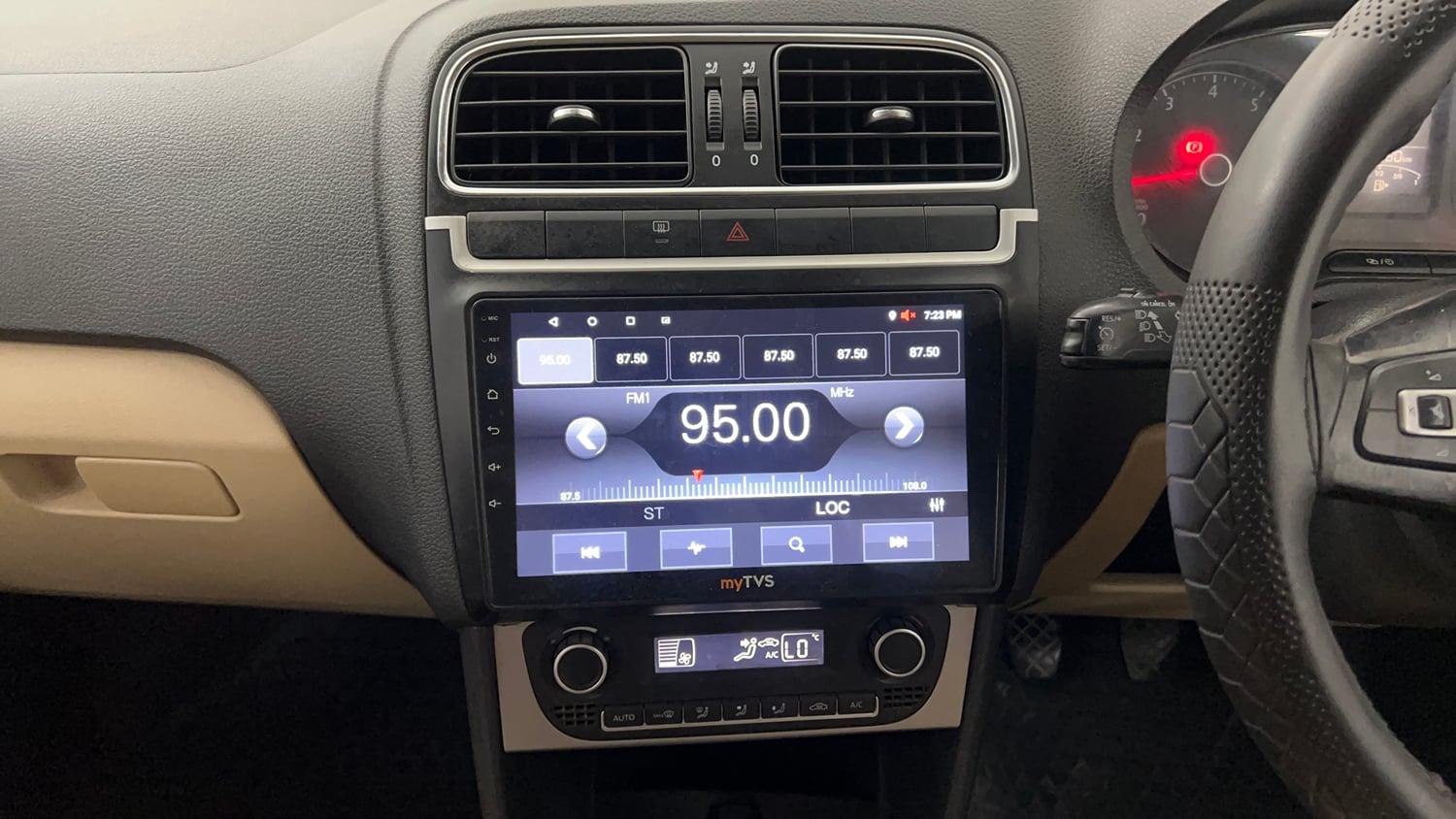 Used 2016 Volkswagen Polo Highline1.2L (P) Petrol Manual interior MUSIC SYSTEM & AC CONTROL VIEW