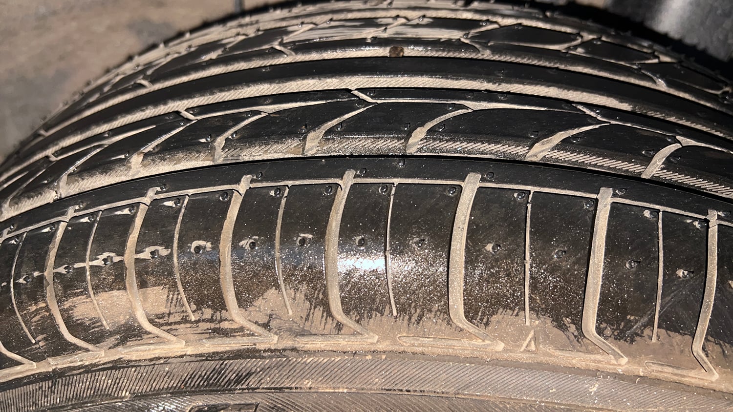Used 2016 Hyundai Elite i20 Sportz 1.2 Petrol Manual tyres LEFT REAR TYRE TREAD VIEW