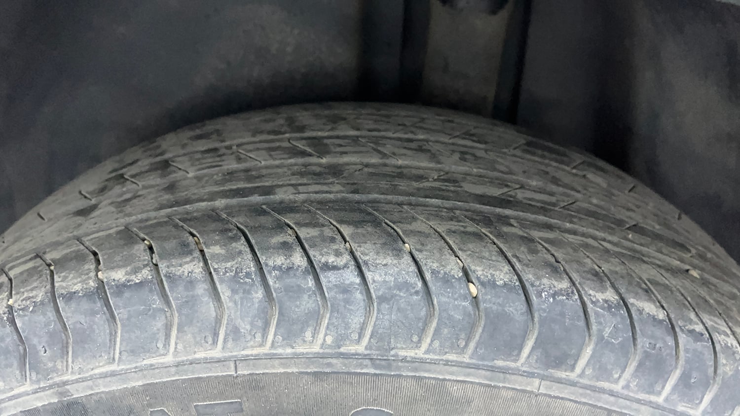 Used 2023 Volkswagen Taigun Topline 1.0 TSI AT Petrol Automatic tyres LEFT REAR TYRE TREAD VIEW