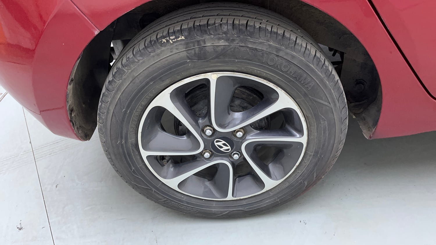 Used 2019 Hyundai Grand i10 Asta 1.2 Kappa VTVT Petrol Manual tyres RIGHT REAR TYRE RIM VIEW