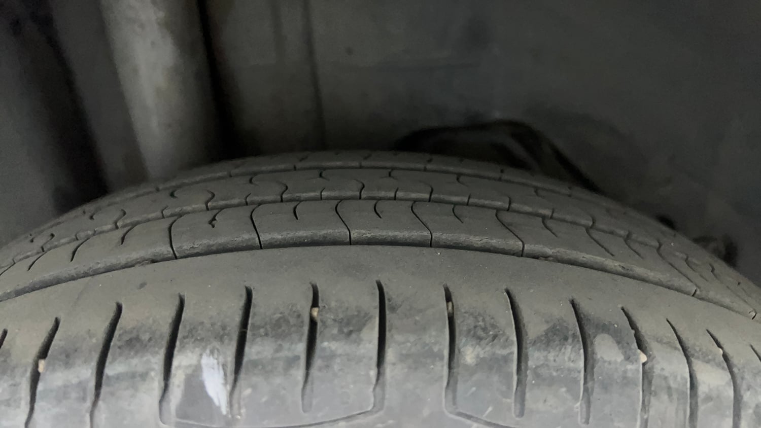 Used 2016 Ford Figo Aspire Titanium1.5 TDCi Diesel Manual tyres RIGHT REAR TYRE TREAD VIEW