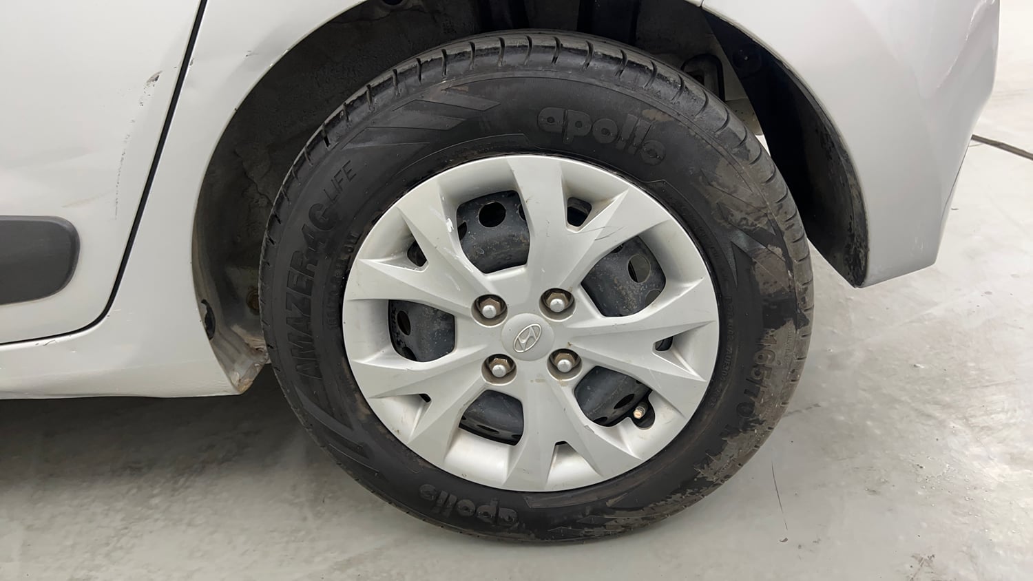 Used 2016 Hyundai Grand i10 Sportz 1.2 Kappa VTVT Petrol Manual tyres LEFT REAR TYRE RIM VIEW