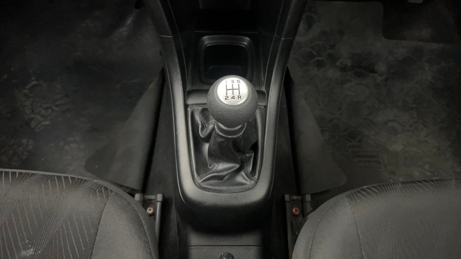 Used 2012 Maruti Suzuki Swift VXi Petrol Manual interior GEAR  KNOB VIEW