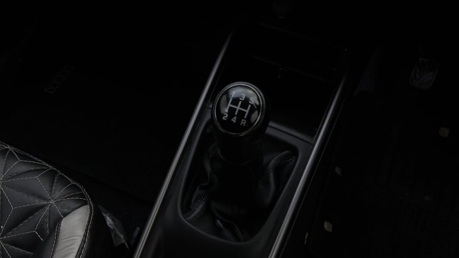 Used 2020 Maruti Suzuki Baleno Zeta Petrol Manual interior GEAR  KNOB VIEW
