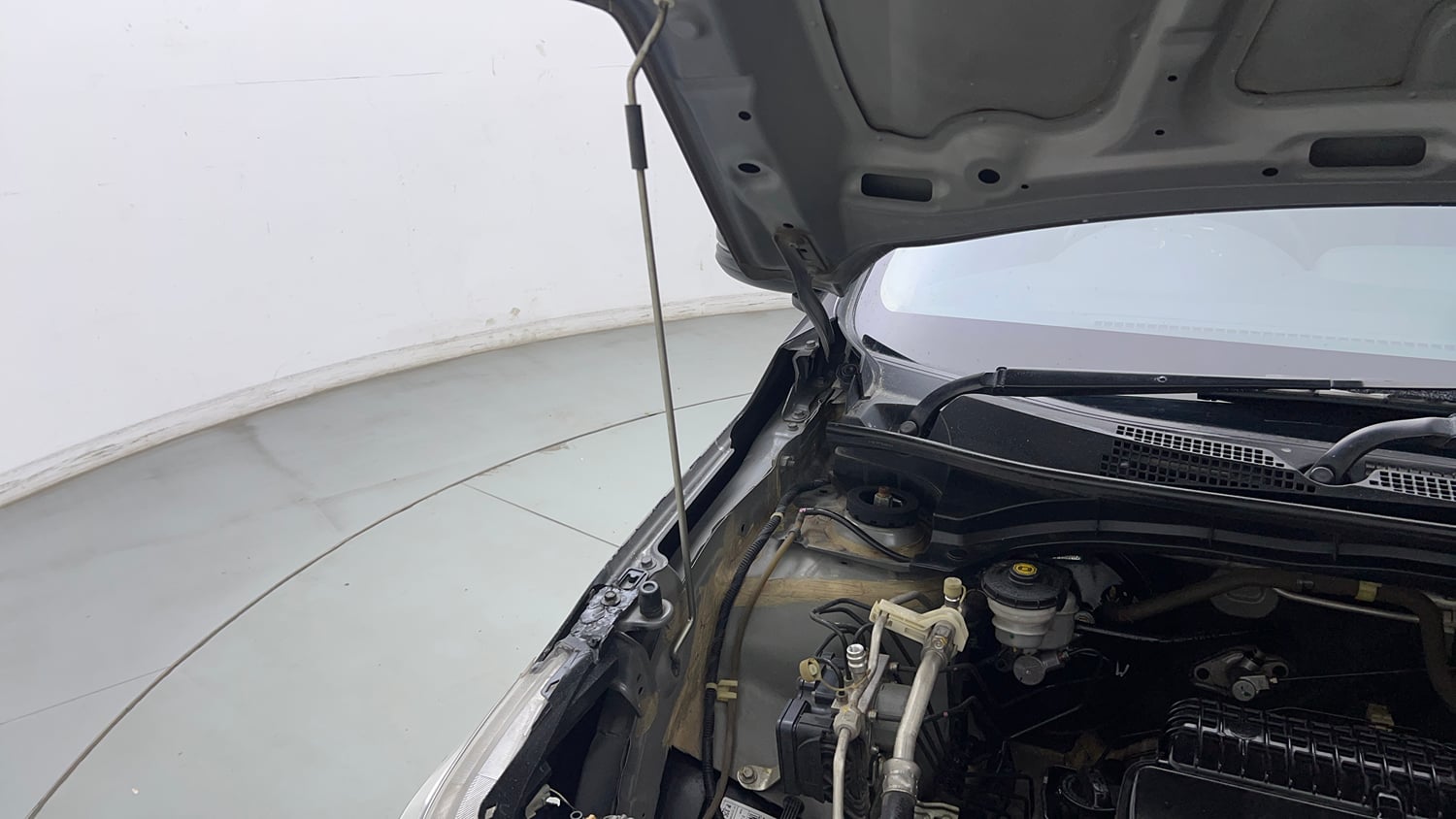 Used 2018 Honda Amaze 1.2 V MT Petrol Petrol Manual engine ENGINE RIGHT SIDE HINGE & APRON VIEW