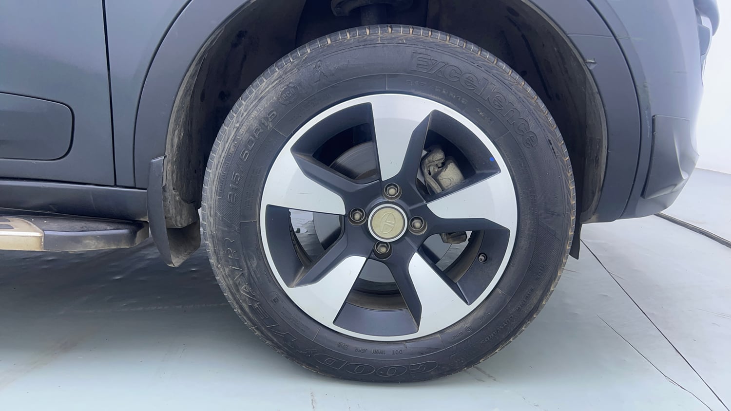 Used 2018 Tata Nexon XZA Plus Diesel Diesel Automatic tyres RIGHT FRONT TYRE RIM VIEW