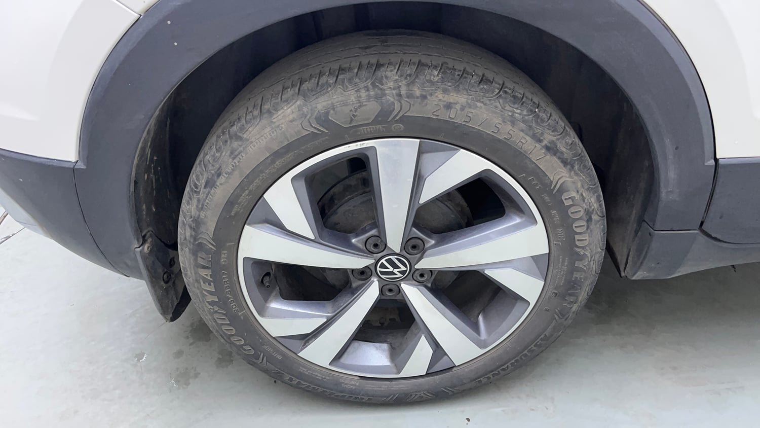 Used 2023 Volkswagen Taigun Topline 1.0 TSI AT Petrol Automatic tyres RIGHT REAR TYRE RIM VIEW