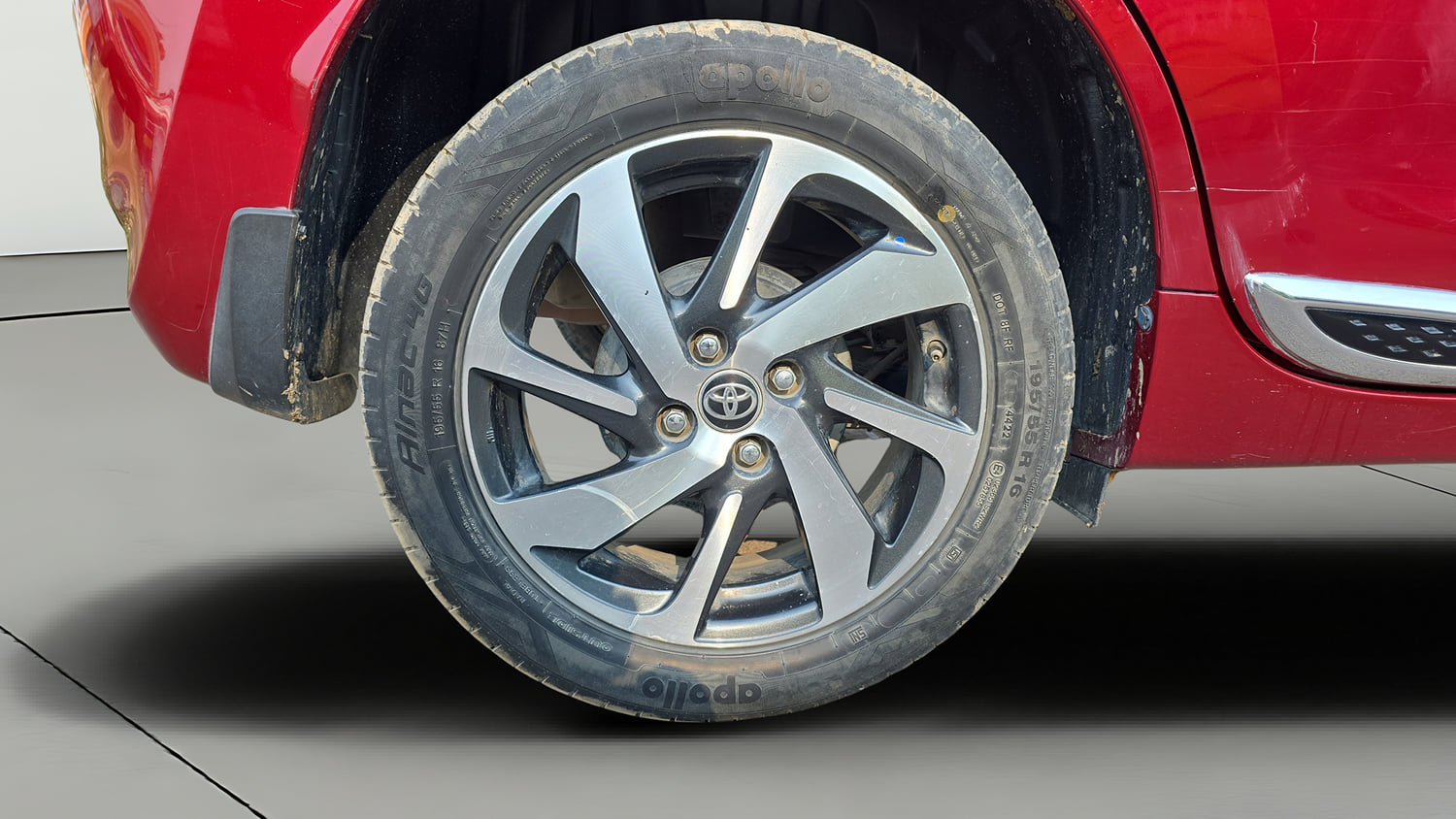 Used 2023 Toyota Glanza V Petrol Manual tyres RIGHT REAR TYRE RIM VIEW