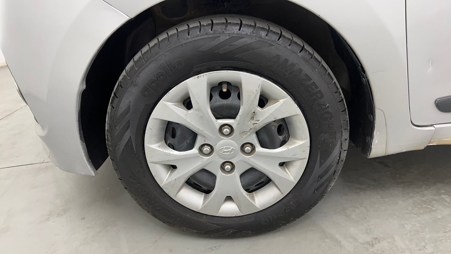 Used 2016 Hyundai Grand i10 Sportz 1.2 Kappa VTVT Petrol Manual tyres LEFT FRONT TYRE RIM VIEW