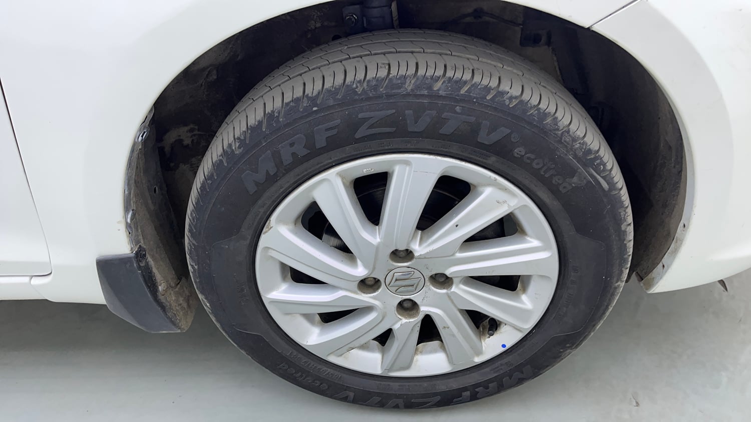 Used 2016 Maruti Suzuki Swift Dzire ZDI Diesel Manual tyres RIGHT FRONT TYRE RIM VIEW