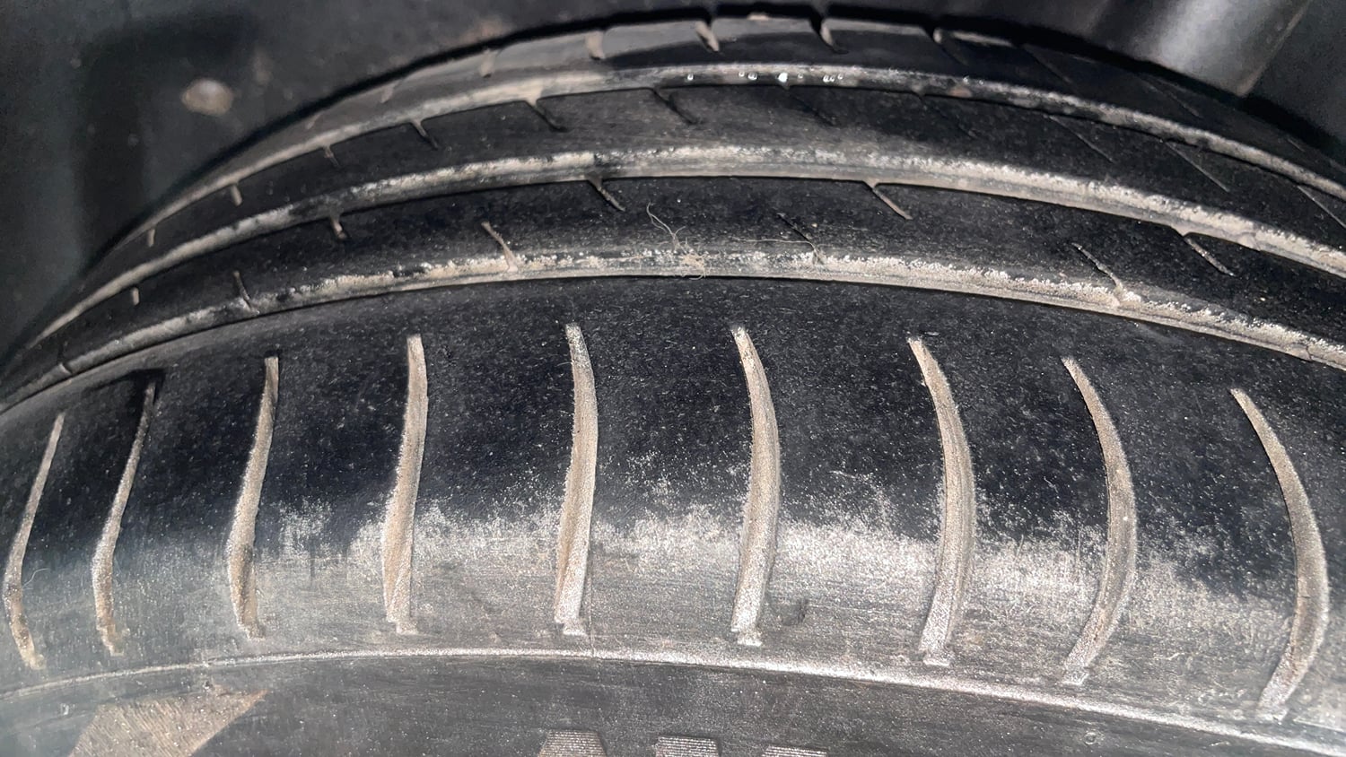 Used 2013 Volkswagen Polo Comfortline 1.2L (P) Petrol Manual tyres LEFT REAR TYRE TREAD VIEW