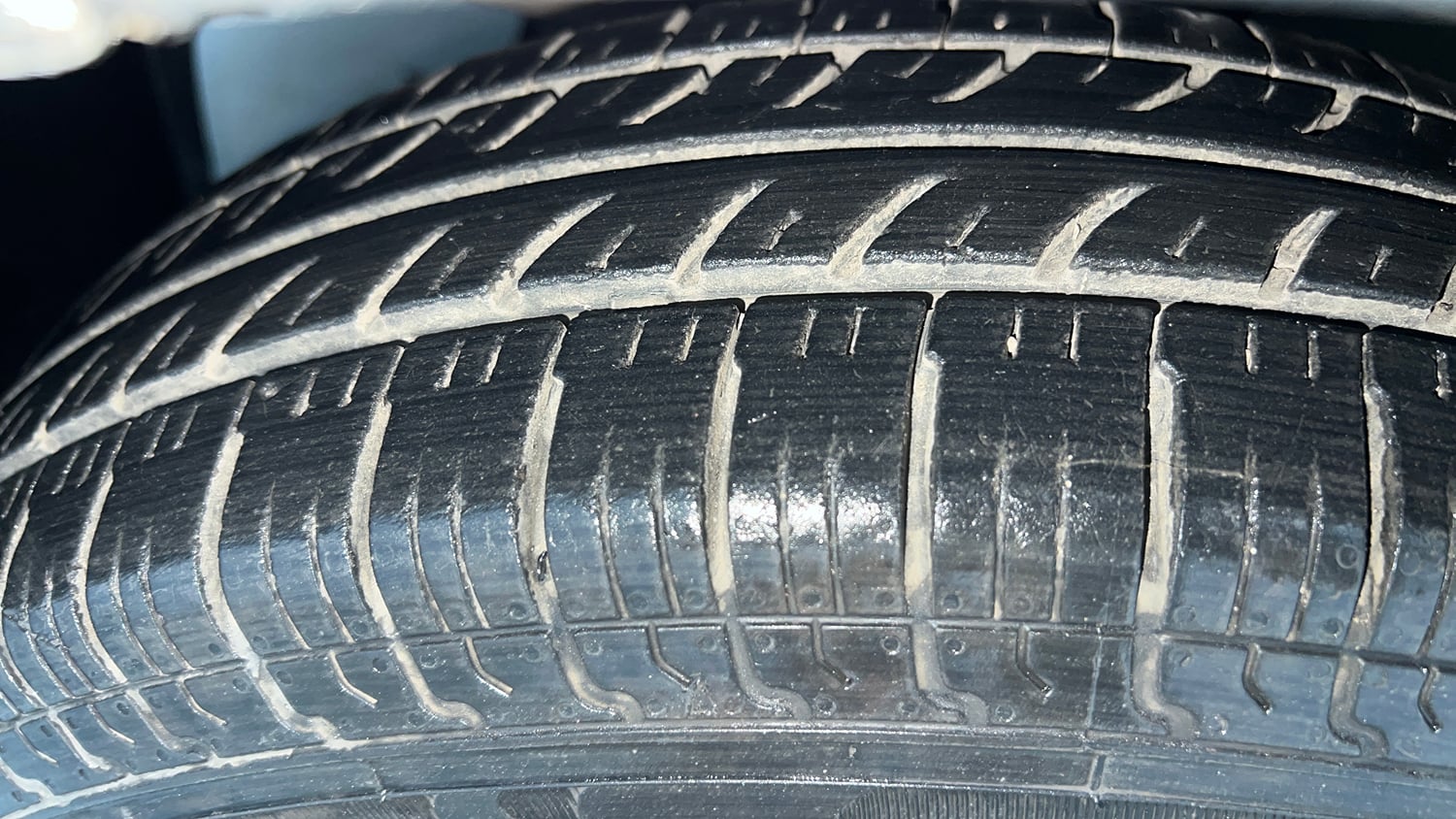 Used 2017 Maruti Suzuki Dzire VXi Petrol Manual tyres LEFT FRONT TYRE TREAD VIEW