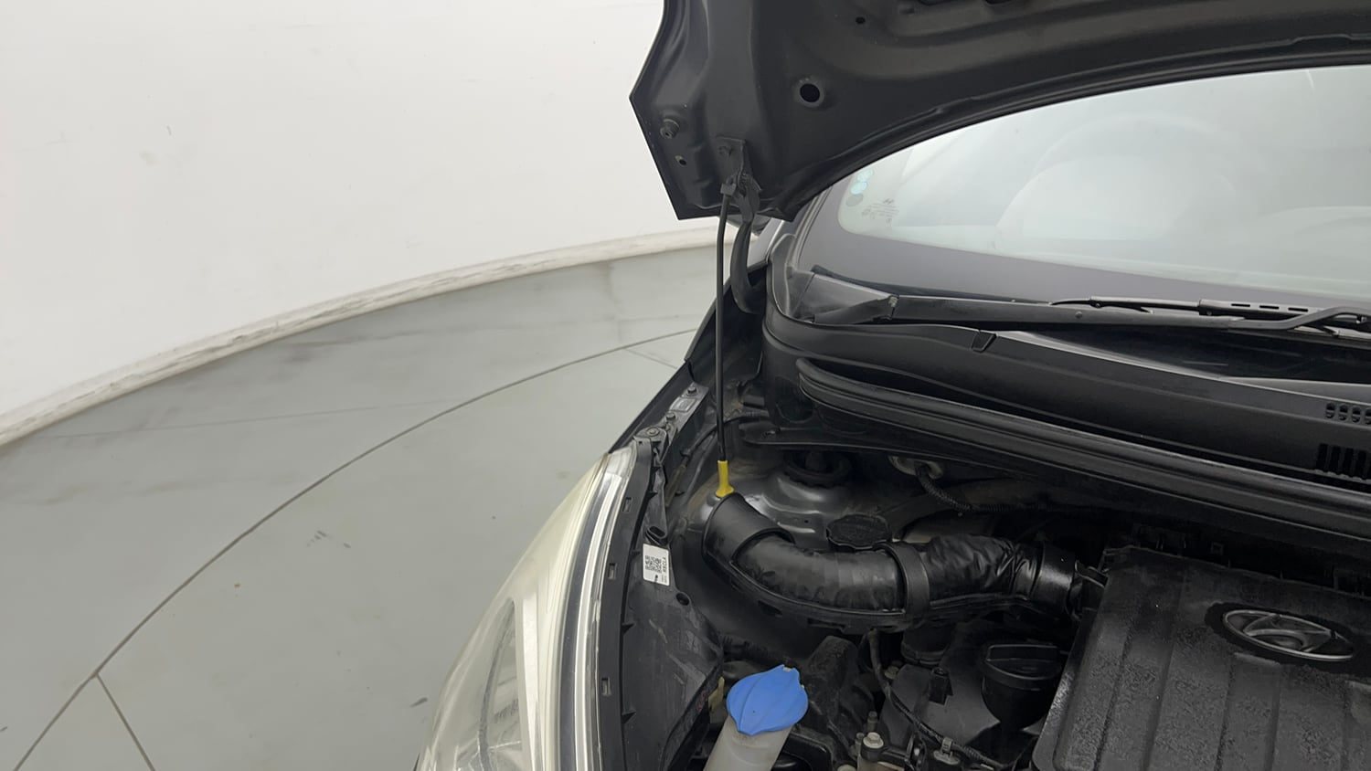 Used 2019 Hyundai Grand i10 Magna 1.2 Kappa VTVT Petrol Manual engine ENGINE RIGHT SIDE HINGE & APRON VIEW
