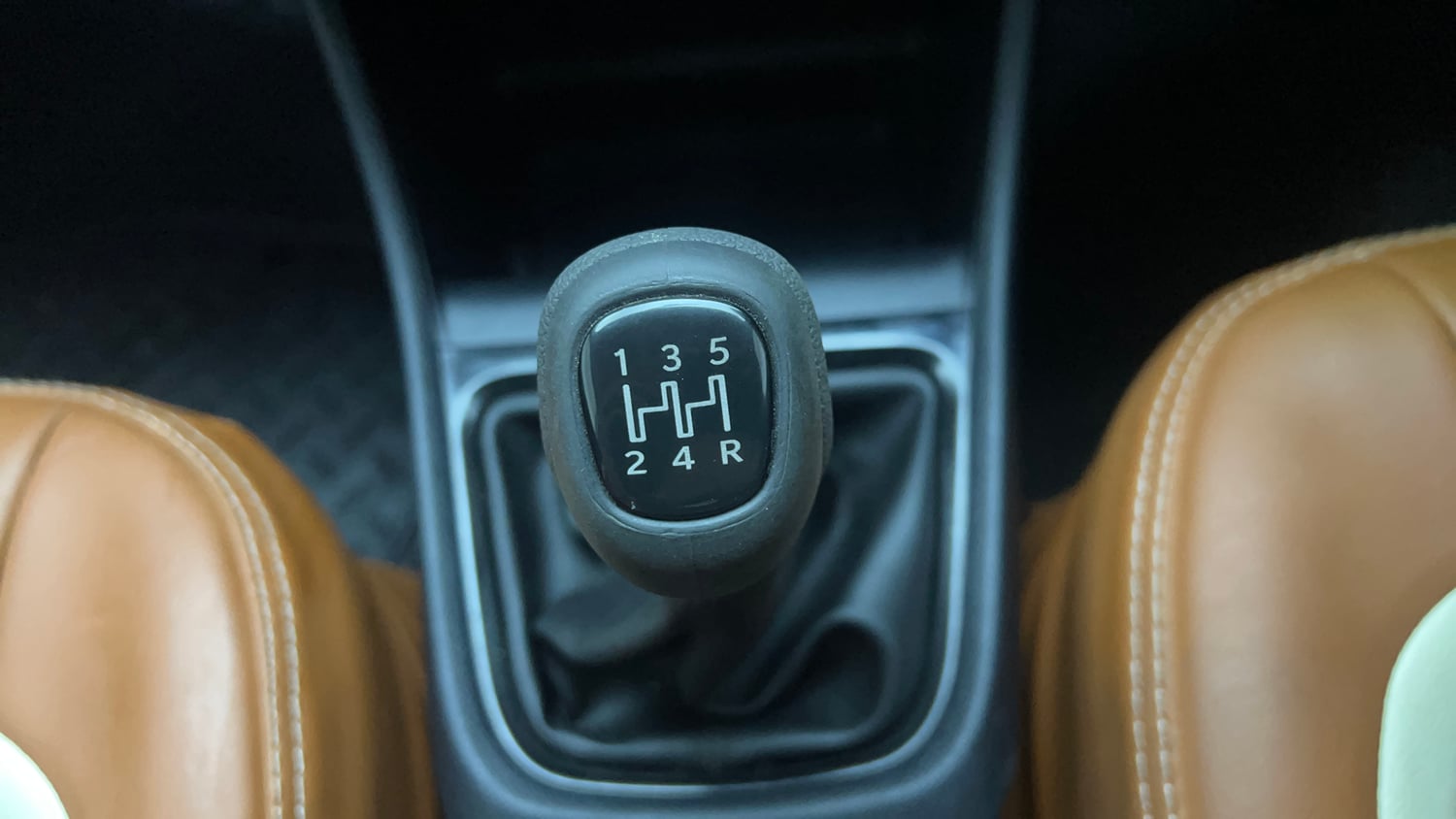Used 2024 Tata Punch Adventure Rhythm Pack MT Petrol Manual interior GEAR  KNOB VIEW