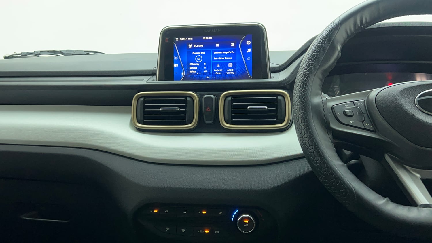 Used 2024 Tata Punch Accomplished MT Petrol Manual top_features Integrated (in-dash) music system