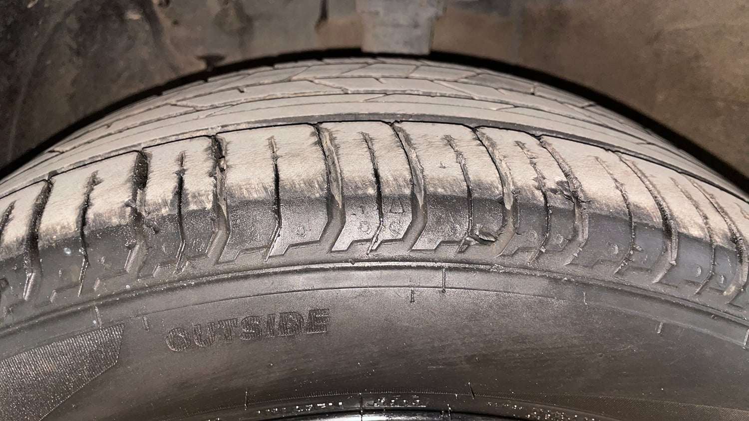 Used 2023 Hyundai New i20 Asta (O) 1.2 IVT Petrol Automatic tyres LEFT FRONT TYRE TREAD VIEW