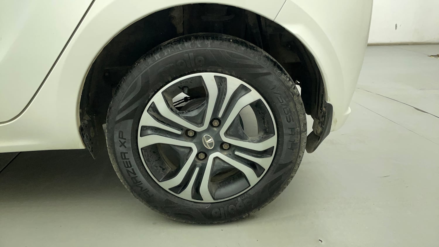 Used 2020 Tata Tiago Revotron XZ Petrol Manual tyres LEFT REAR TYRE RIM VIEW