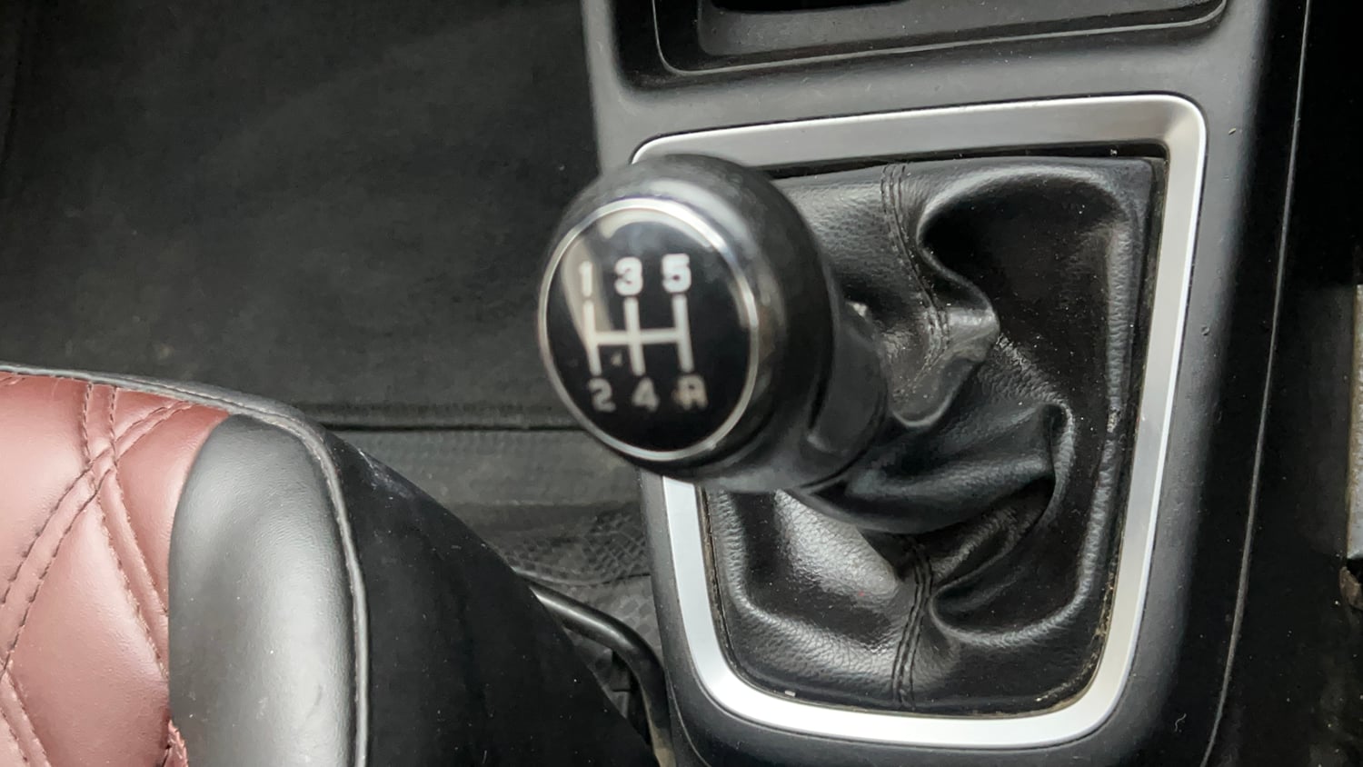 Used 2018 Maruti Suzuki Swift VXI CNG (Outside Fitted) Cng Manual interior GEAR  KNOB VIEW
