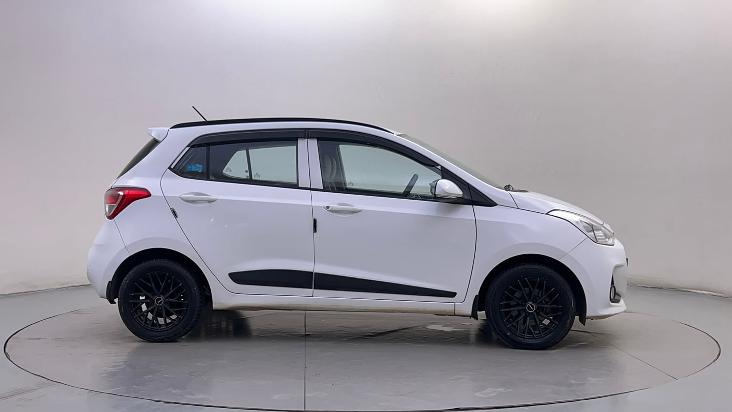 Used 2020 Hyundai Grand i10 Sportz 1.2 Kappa VTVT Petrol Manual exterior RIGHT SIDE VIEW