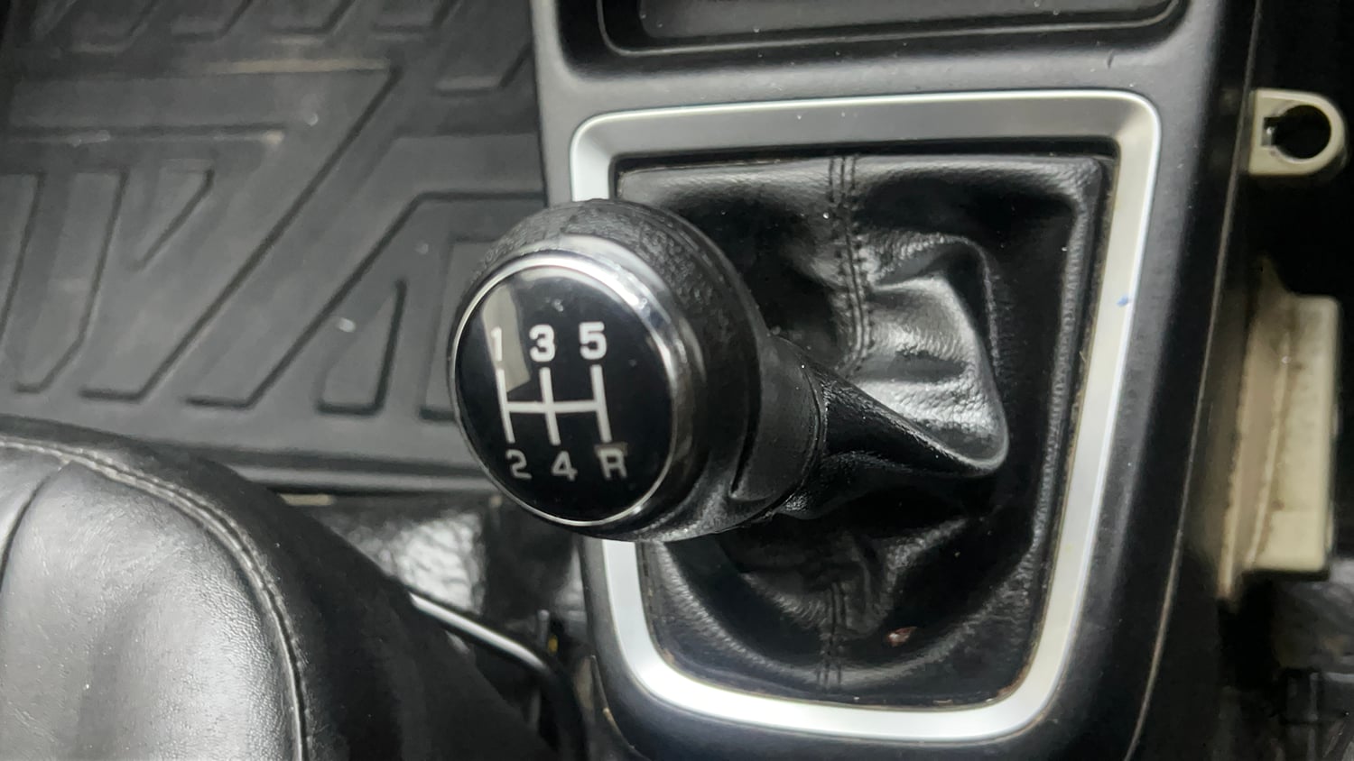 Used 2018 Maruti Suzuki Swift VXi Petrol Manual interior GEAR  KNOB VIEW