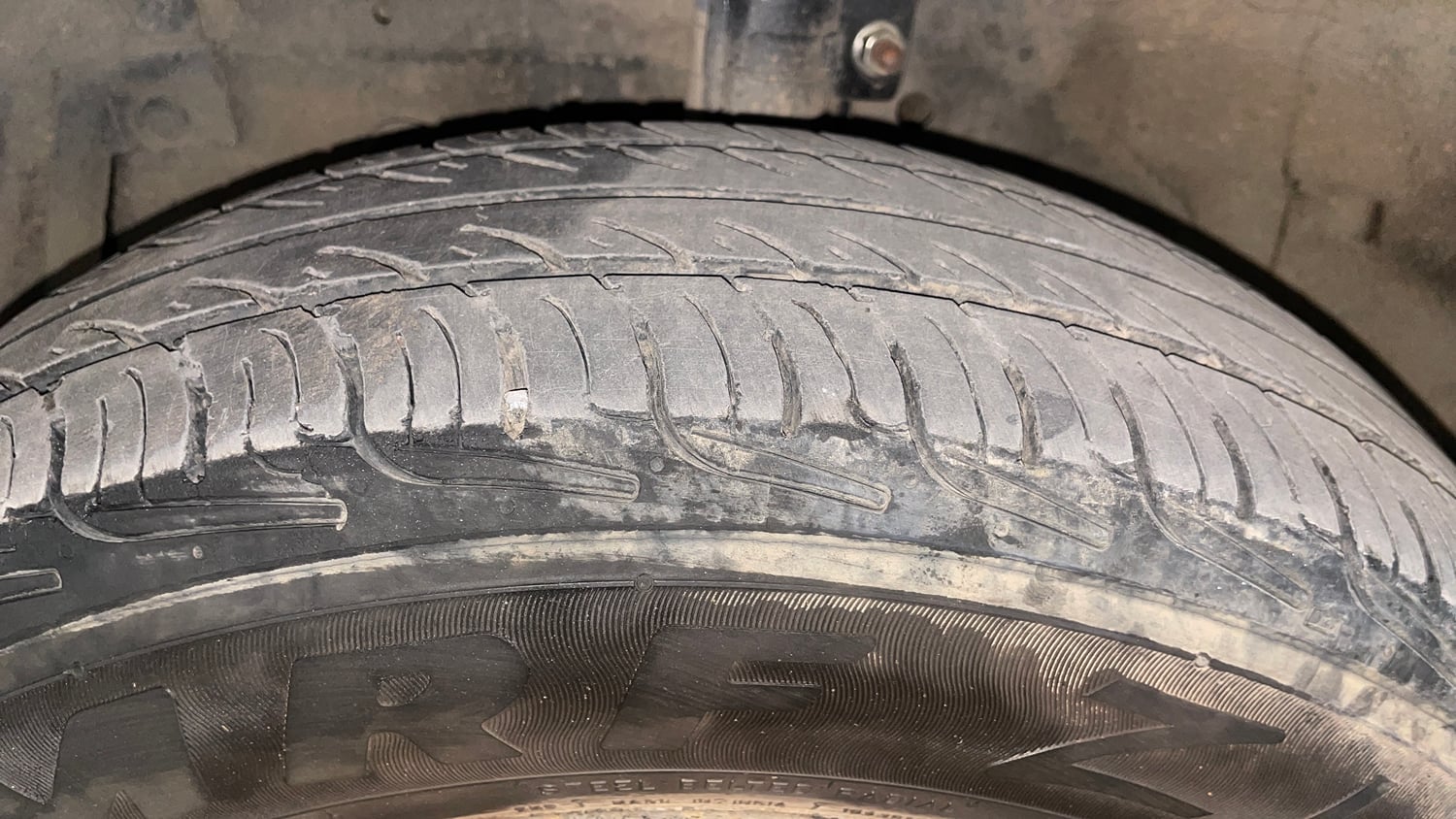 Used 2012 Maruti Suzuki Swift VXi Petrol Manual tyres LEFT FRONT TYRE TREAD VIEW